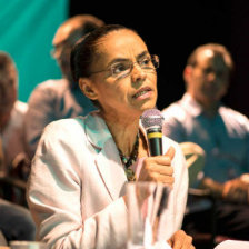 RESPALDO. La candidata ecologista Marina Silva anuncia su decisin de apoyar a Neves.