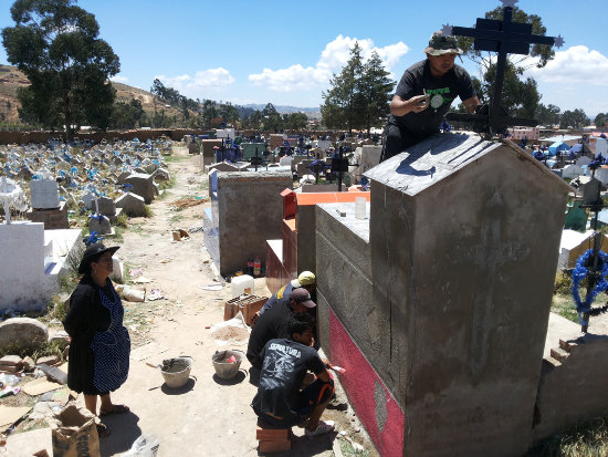 COLAPSO. En el ltimo ao, varios nichos fueron construidos en los espacios que estaban destinados a los pasillos del cementerio.