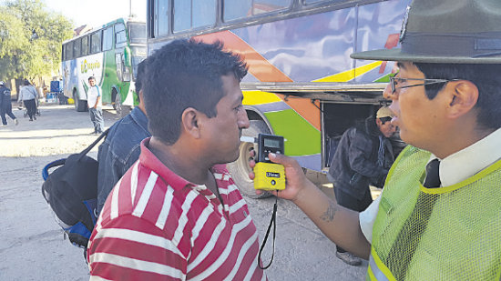 CONTROL. En la Terminal de Buses detuvieron a cuatro choferes con aliento a alcohol.