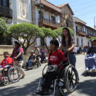 CONMEMORACIN. Las personas con discapacidad desfilaron ayer por el frontis de la Casa de la Libertad.