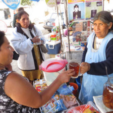 REFRESCANTE. La gente tuvo que consumir mucho lquido para sofocar el calor de ayer.