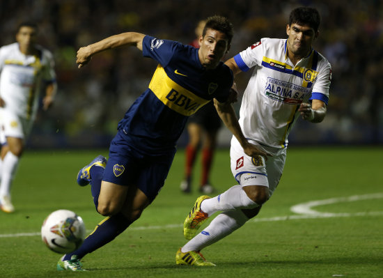 Un pasaje del partido jugado anoche entre Boca y Capiat.