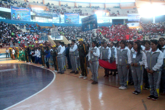 Miles de estudiantes se congregaron en el coliseo Polideportivo de Garcilazo, donde se dieron por inaugurados los Juegos Plurinacionales del Nivel Secundario, fase departamental.