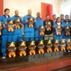 Los jugadores de Amistad-Blacmar presentaron ayer el afiche de la segunda versin de la Liga Boliviana de Bsquetbol.