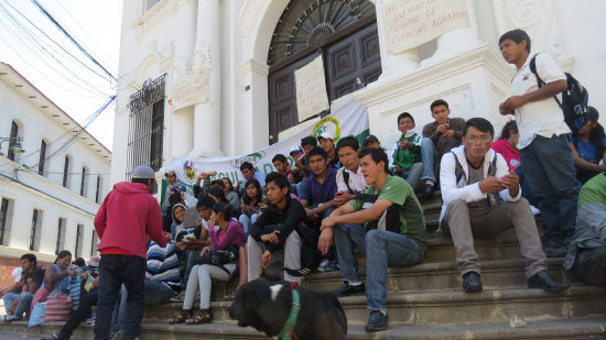 PROTESTA. Los estudiantes movilizados suspendieron las medidas por el fin de semana.