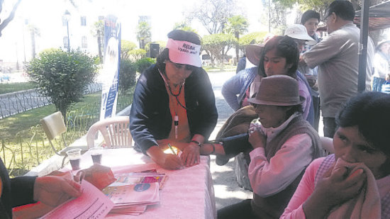 DIFUSIN. La feria realizada ayer, en inmediaciones del parque Simn Bolvar.