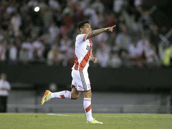 Una de las dos celebraciones del delantero colombiano Tefilo Gutirrez.