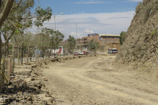 OBRAS. Se retira la plataforma antigua.