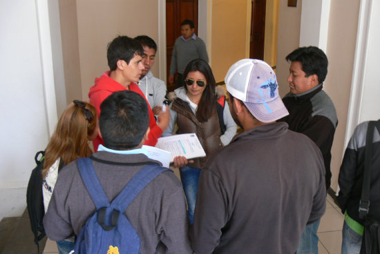 ESPERA. Al final, no hubo informe de la Comisin Electoral a estudiantes de Agronoma.