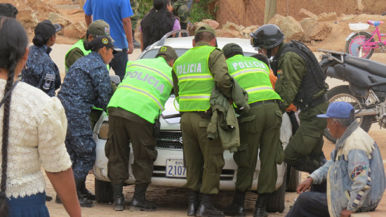 OPERATIVOS. Los efectivos policiales decidieron salir con todas sus unidades.