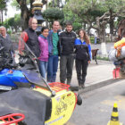 TRAVESA. Los cinco motoristas extranjeros en la plaza 25 de Mayo.