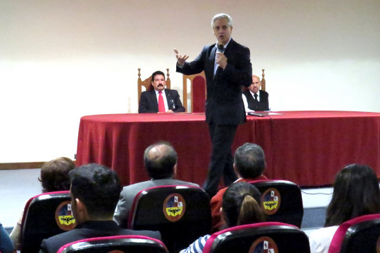 CONFERENCIA. El Vicepresidente, durante su exposin en la Facultad de Derecho.