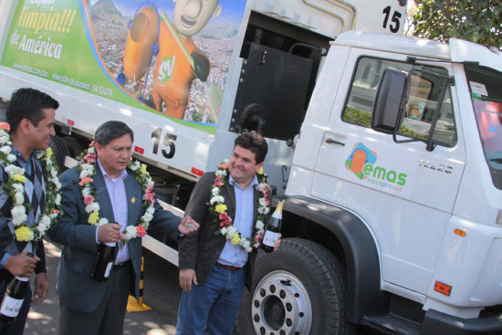 ALIADOS. Luis Aylln, Moiss Torres y Jhon Cava en un evento pblico de la Alcalda.