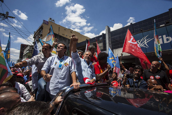 RESPALDO. El ex presidente de Brasil Luiz Incio Lula da Silva, participa de un acto de apoyo a la candidata del PT, Dilma Rousseff.