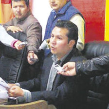 INFORME. El alcalde interino Juan Villagmez en la conferencia de prensa.