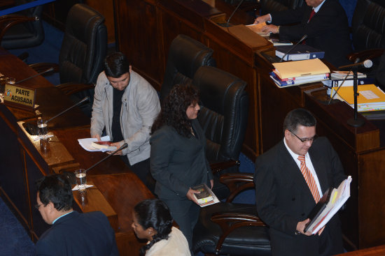 ENJUICIADOS. La Cmara de Senadores es el Tribunal de Sentencia en el proceso.