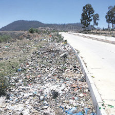 CONTAMINACIN: La avenida Circunvalacin en la zona de Caza y Pesca es uno de los lugares donde se comenz a depositar la basura.