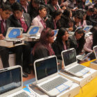 EQUIPAMIENTO. Los estudiantes sucrenses recibieron sus notebooks ayer.