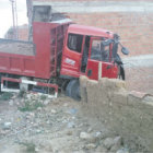 ACCIDENTE. El conductor de la volqueta que impact contra esta casa, fue sentenciado a cinco aos de crcel