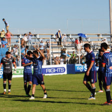 La celebracin del equipo cruceo luego de ganar el cotejo en Yacuiba, frente a Petrolero.