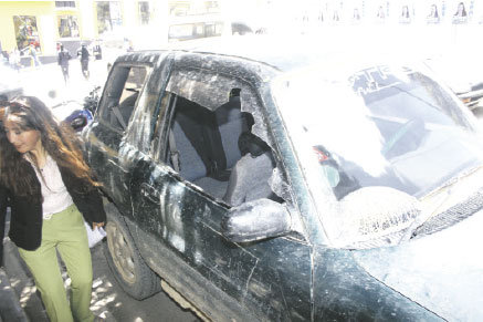 COAS. Tres policas intentaron robar tres vehculos indocumentados en territorio potosino y ahora sern cautelados. En la foto, el vehiculo secuestrado.