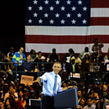 CAMPAA. Barack Obama apoya a la candidata de Wisconsin, Mary Burke, durante un acto poltico.