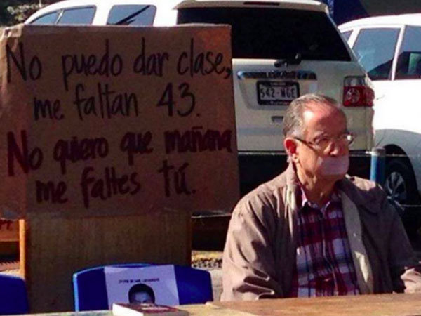 RECHAZO. El maestro en plena va pblica.