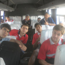 El equipo estudiantil parti ayer rumbo a Santa Cruz; abajo, Hugo Surez ser la principal baja en Blooming.