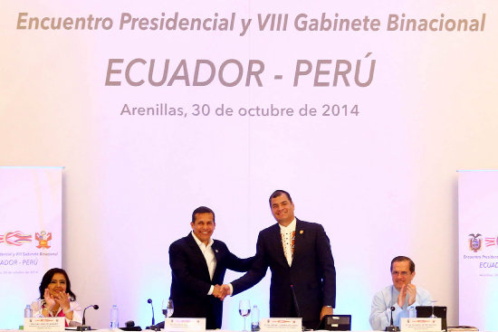 REELECCIN. Rafael Correa (i) durante una reciente reunin con el peruano Ollanta Humala.