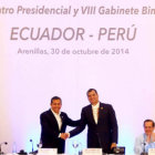 REELECCIN. Rafael Correa (i) durante una reciente reunin con el peruano Ollanta Humala.