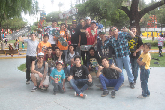 PARTICIPANTES. Encuentro de skate de Sucre en el parque Infantil Simn Bolvar.