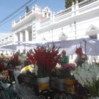 INCLUMPLIMIENTO. La venta de flores se hizo en los lugares de siempre.