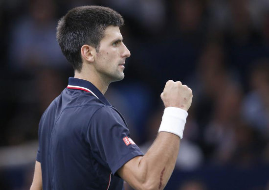 Djokovic (a) y Raonic jugarn la final hoy, en Bercy.