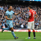 Sergio Agero festeja el gol que le dio el triunfo al Manchester City.