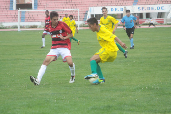 Un pasaje del partido jugado ayer, entre Alcal y Flamengo.