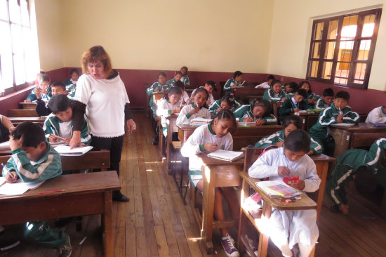 DESCANSO. Estudiantes retornan a clases despus del largo fin de semana.