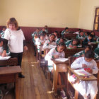 DESCANSO. Estudiantes retornan a clases despus del largo fin de semana.