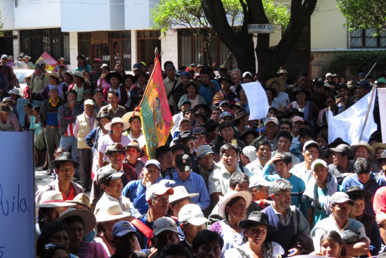 PROTESTA. Los vecinos de Sucre marcharon en agosto por la demora en el TCP.