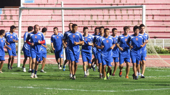 Los estudiantiles entrenaron ayer en el estadio Patria, de cara al partido de maana, frente a San Jos, en Sucre.