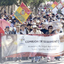 MOVILIZACIN. Decenas de manifestantes pidieron cuentas al TCP por la demora en el control de constitucionalidad de la Carta Orgnica.