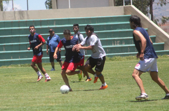 El equipo cementero realiz una prctica de ftbol ayer, en El Bosquecillo de Fancesa.