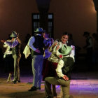 PRESENTACIN. El Ballet Municipal en el patio del Museo Histrico Militar.