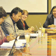 REUNIN. El ministro de Economa, Luis Arce, y la presidenta del TSE, Wilma Velasco, ayer.