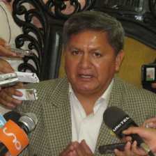 AUTORIDAD. El alcalde Moiss Torres, en conferencia de prensa.