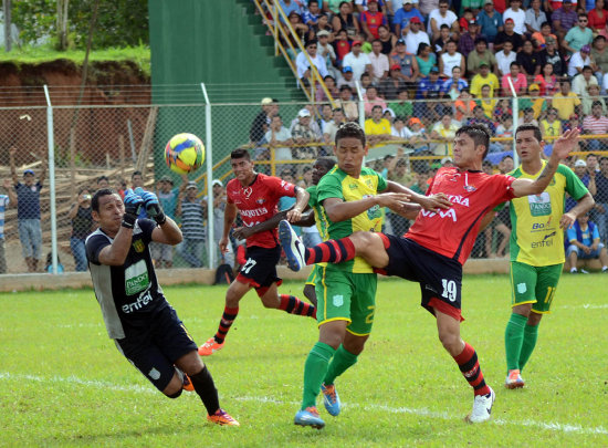 Oscar Daz se encarg de anotar el primer gol para el cuadro de Wilstermann.