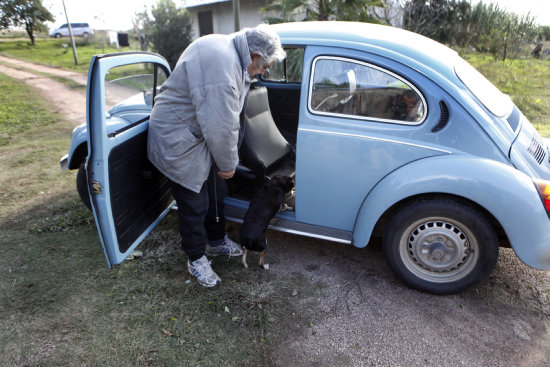 OFERTA. Mujica junto a su popular 