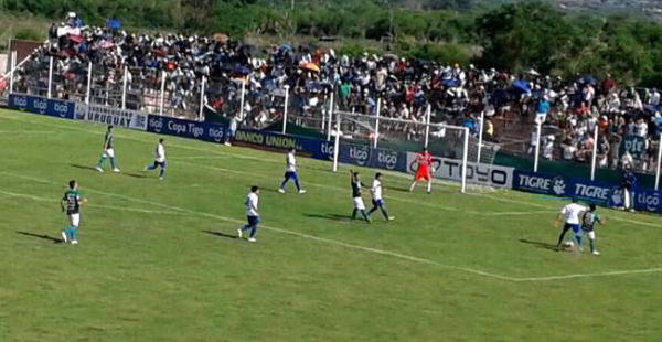 El partido se jug la tarde de ayer, en el estadio Federico Ibarra, ante una interesante cantidad de pblico.