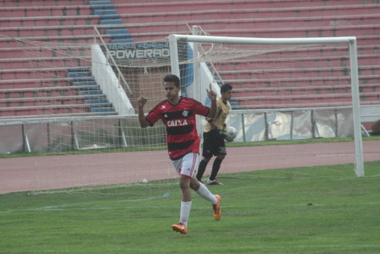 El jugador Franco Castillo puso el transitorio empate para Flamengo, que ayer derrot a San Francisco.