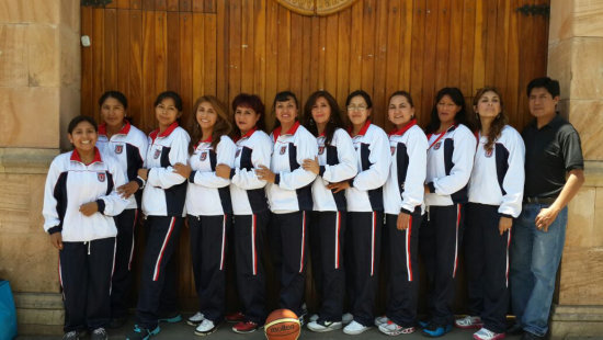 Las integrantes del equipo campen de Universitario, de la categora Maxi Damas.