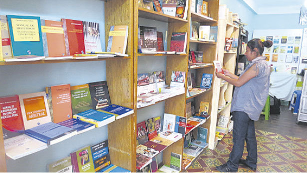 BIBLIOCATU. La librera de Csar Prez ubicada en calle Calvo.